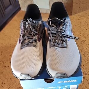 NEW IN BOX WOMENS BROOKS LAUNCH GTS 10 SPEED SUPPORT RUN ING SHOES SIZE-10.